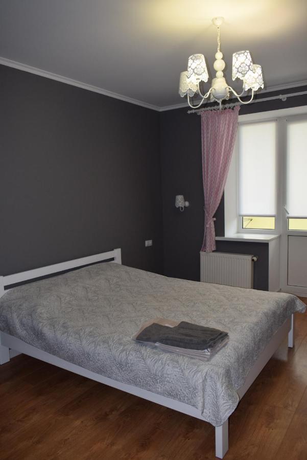 Apartment On Getmana Vigovskogo 49 Rivne Ngoại thất bức ảnh